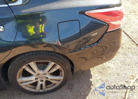 2013 Nissan Altima 3.5 S z USA, uszkodzony, nr VIN 1N4BL3AP2DC151039